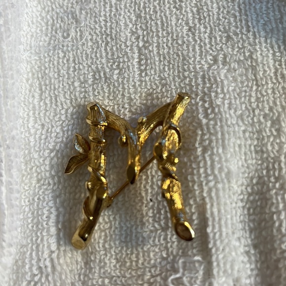 Vintage Sarah Coventry M brooch - Picture 2 of 3